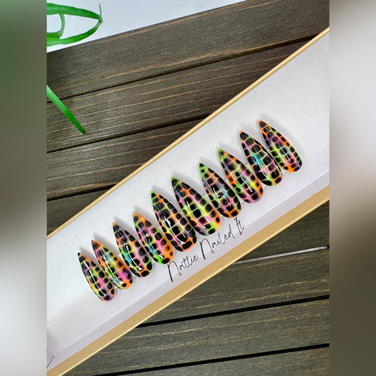 Spotty Reception Press On Nails