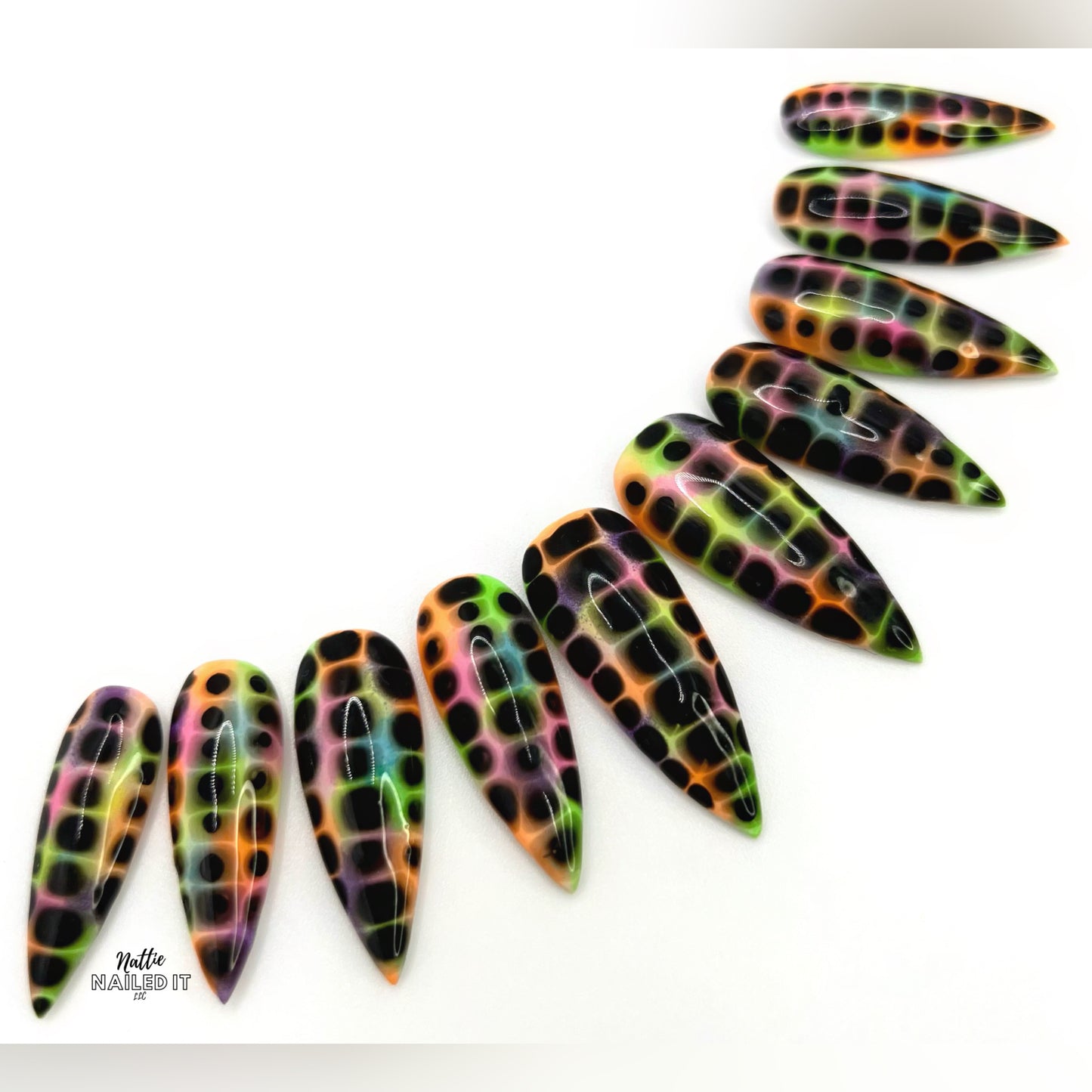 Spotty Reception Press On Nails