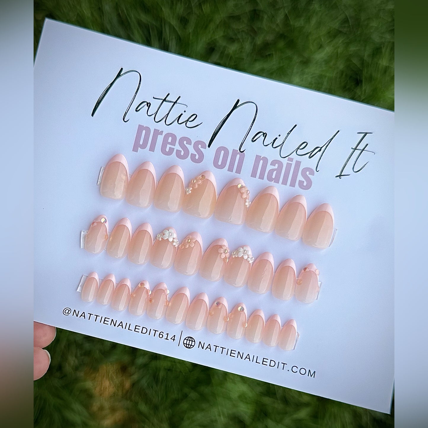 French Petals Press On Nails