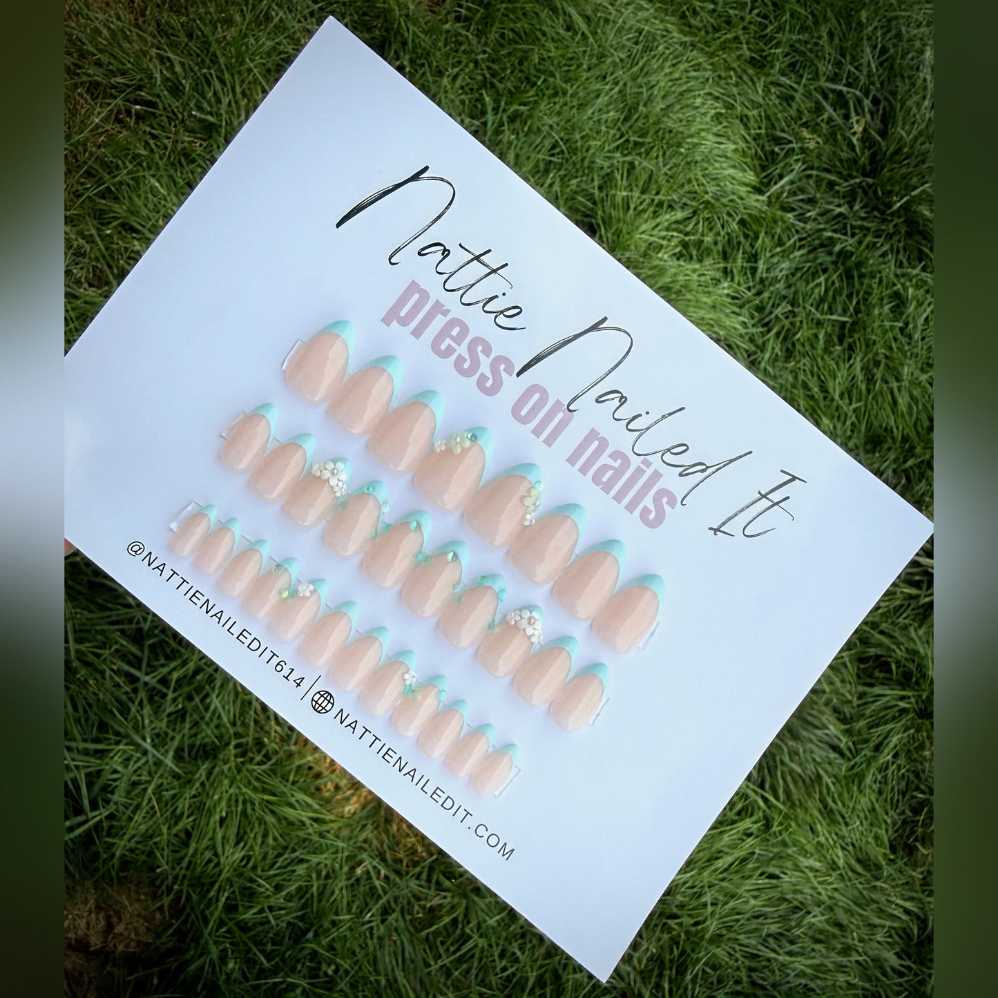 French Petals Press On Nails