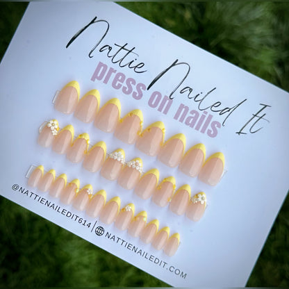 French Petals Press On Nails