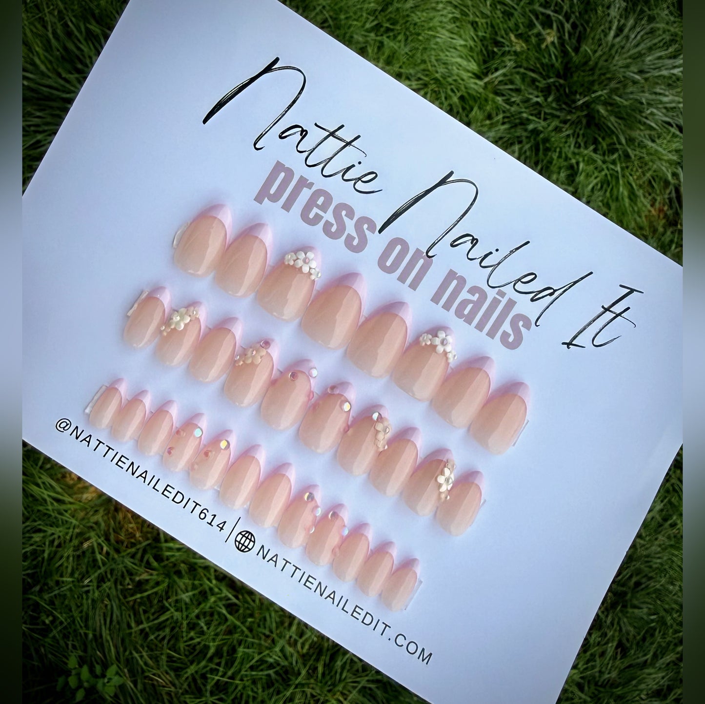French Petals Press On Nails