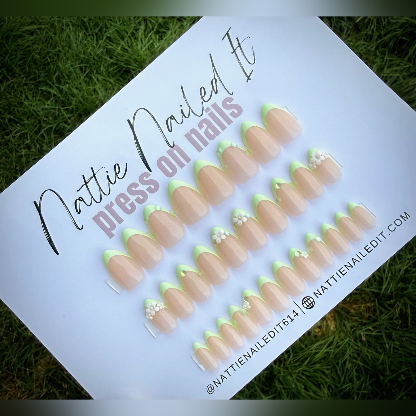 French Petals Press On Nails